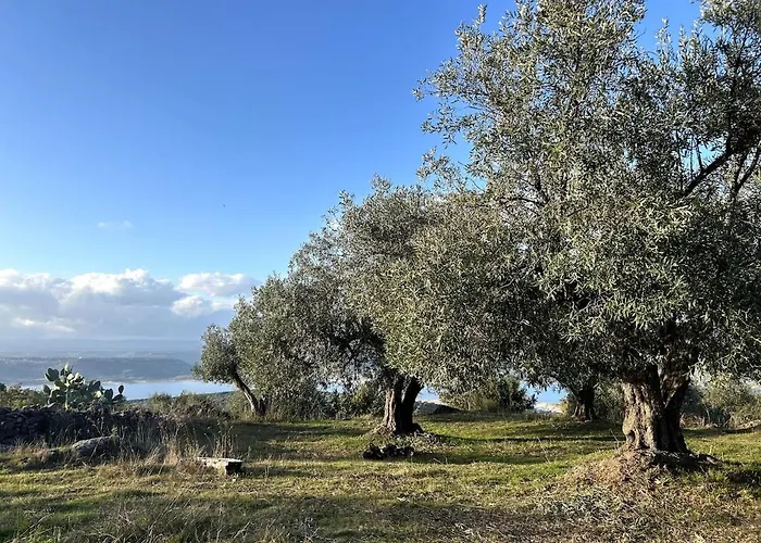 بيت للعطل Traditional House, View On Lake, Yoga, Sauna R4543 *